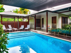 11 Sand - Luxury 5 Bedroom Home across from the Beach